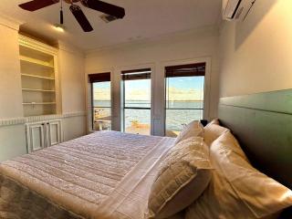 Lakefront Oasis - Humble - 1