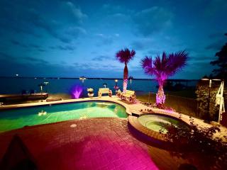 Lakefront Oasis - 9