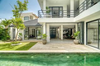 Summer House 5BR Villa in Berawa, Bali - Canggu - 0