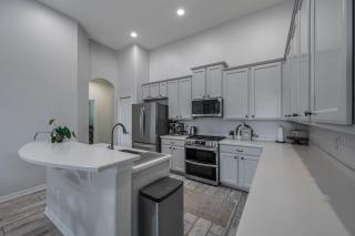 Large 5 bd home close to Beaches - 5