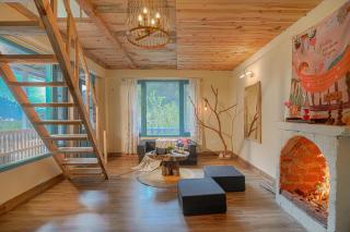 SaffronStays Fairytale Villa - 3 bedroom villa in orchards and access to the river - 3