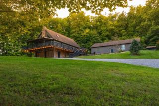 Home with Hot Tub, Pickleball and Disc Golf - - 0