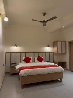 Radhe Krishna Residency Nearest Triveni Sangam - Prayagraj - 9