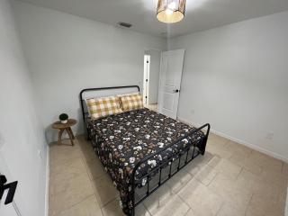 Newly updated house on huge lot - North Port - 7