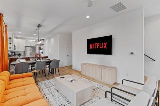 Stunning Area - 4BR Gem - 5 Mins to DT - Sleeps 10 - Austin - 9