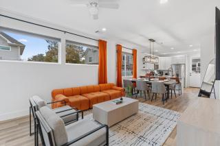 Stunning Area - 4BR Gem - 5 Mins to DT - Sleeps 10 - Austin - 6