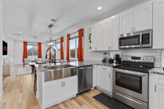 Stunning Area - 4BR Gem - 5 Mins to DT - Sleeps 10 - Austin - 5