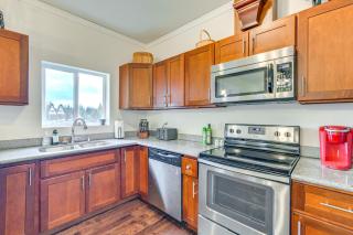 Lakefront Gem with Deck and Grill in Shelton - Shelton - 5
