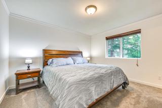 Lakefront Gem with Deck and Grill in Shelton - Shelton - 2