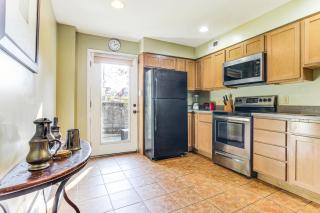 2 Mi to National Aquarium Canton Home with Patio! - Baltimore - 3
