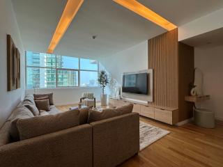 Opulent Flat with Beach, Pool & Canal View in JBR - 2