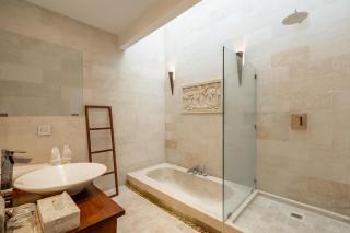 Spacious 4BR Villa with Pool in Central Seminyak - Seminyak - 2