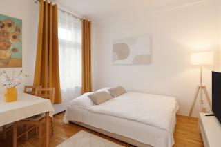 Louvre - Cozy City Center Apartment with Balcony - Prague - 5