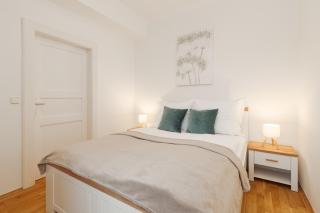 Louvre - Cozy City Center Apartment with Balcony - Praga - 3