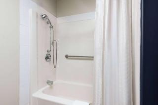 Super 8 by Wyndham Sainte Agathe Des Monts - 2