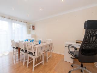 Spacious 3-Bed Home Woolwich O2 Crossrail - Pass the Keys - Londen - 1