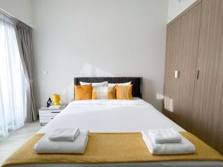 Brand new studio I Bills included - 3