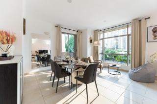 Chic 1-Bedroom Getaway with Downtown Living Charm - 7