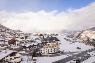 Fiss Suites by ALPS RESORTS - 8
