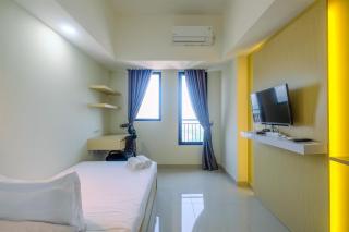 Cozy Living Studio Room at Evenciio Margonda Apartment By Travelio - Depok - 7