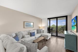 Rare walkout condo on beach with pool, spa and tennis - 8