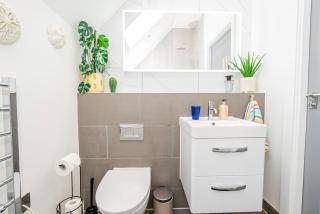 Gorgeous 1-Bedroom Acton Flat with Two Balconies at Acton, Sleeps 4 - Londra - 8