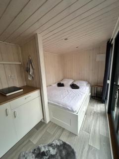 Charmantes Tiny House am See mit Outdoor-Sauna - Lehnin - 7