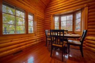 4 Pines Lodge - Gatlinburg - 1