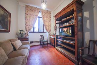 Watch the city wake light filled Medieval Palace - Florencia - 5
