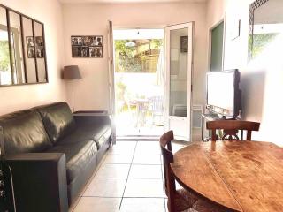 Two rooms and large terrace - 9