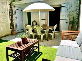 Two rooms and large terrace - 0