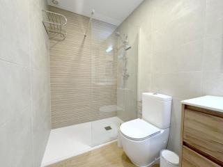 Amplio Apartamento con Parking y en el Centro - Almería - 5
