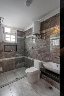 Onyx Apartment 303 by StayJade 3BHK AC Nr MG Road - Bangalore - 1
