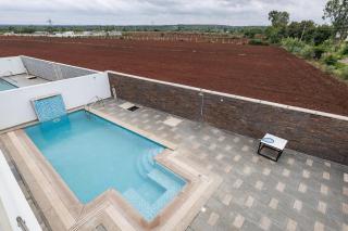 Celestial Sapphire Pool Nr Nandi Hills VegOnly - 1