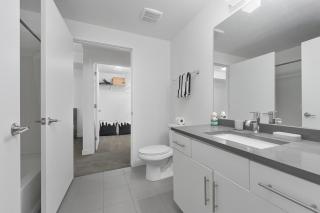 Modern Resort Styled 2BR Apt W Pool, Gym & Hot Tub - Salt Lake City - 2
