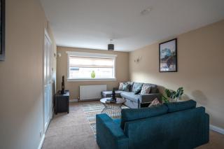 3 BDR Apt By Caledonia Luxe Stays Short Lets & Serviced Accommodation Grangemouth - 9