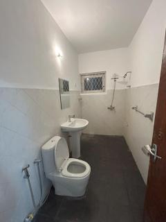 HnM Kandy - Peradeniya Small Apartment with a luxury bed, kitchen, living area, attached washroom - Angunawala - 7