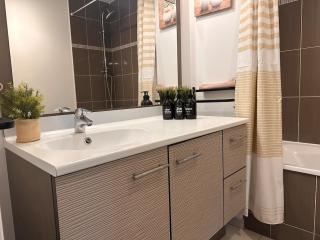 AJ - Stylish Pied-à-Terre à La Joliette - Parking - 6