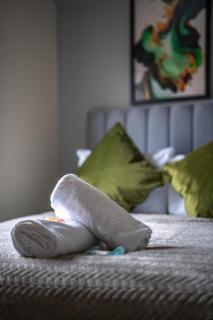 2 BDR Flat At Caledonia Luxe Stays Short Lets & Serviced Accommodation Shotts - Kirk of Shotts - 6