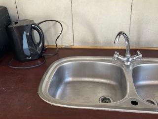 Le Leu Self Catering Apartment - 4