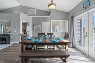 Villa Loriann, Waterfront 4 Bedroom Pool Home with Boat Dock, Sleeps 8 - 2