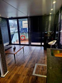 Bright Room Houseboat - 7