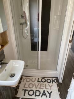 3 bed Caravan - Sleeps 8 - Pets - Parking - 7