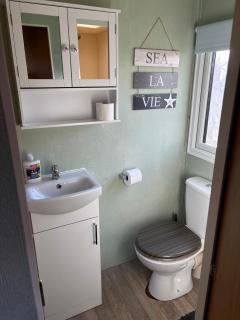 2 Bed Caravan - Sleeps 6 - Dogs - Parking - Wifi - 3