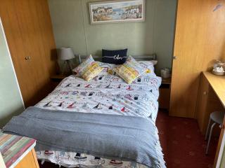 2 Bed Caravan - Sleeps 6 - Dogs - Parking - Wifi - 4
