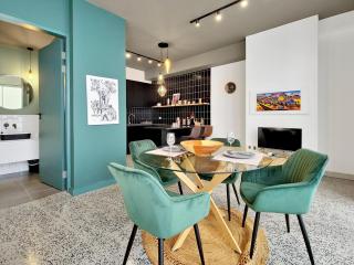 Gorgeous, secure, brand new, stylish- central-Pool - 0