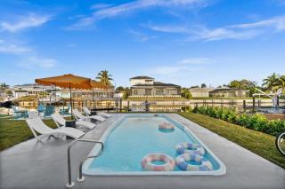 Casa Azul - Waterfront, Hot Tub, Sauna, Heated Pool, Mini Golf, Arcade - 9