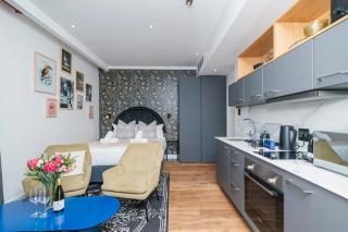 Chic Studio Retreat at The Barracks on Bree Street - Cape Town - 5