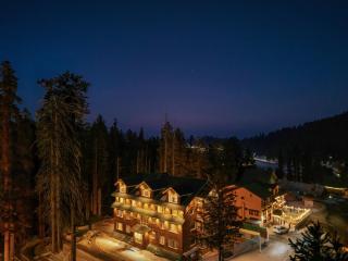 Hotel Pine Spring Gulmarg - 1