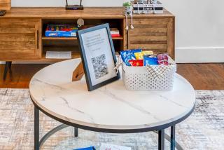 20 MIN to Manhattan! 2BR Luxurious Comfy & Spotless - Newark - 4